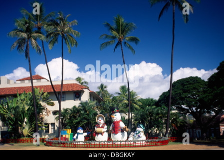Hawaii-Weihnachten, Schneemann Familie Figuren und Dekorationen, Honolulu Hale (Rathaus), Hawaiian Insel Oahu, USA, Vereinigte Staaten von Amerika Stockfoto