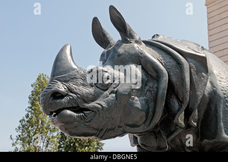 Die Nashorn Eisen Skulptur von Henri Alfred Jacquemart außerhalb des Musee d ' Orsay, Paris, Frankreich. Stockfoto