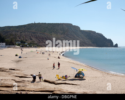 Praia da Luz, ein hübsches Fischerdorf und Feriendorf an der südwestlichen Küste Portugals Algarve. Stockfoto