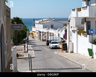 Praia da Luz, ein hübsches Fischerdorf und Feriendorf an der südwestlichen Küste Portugals Algarve. Stockfoto