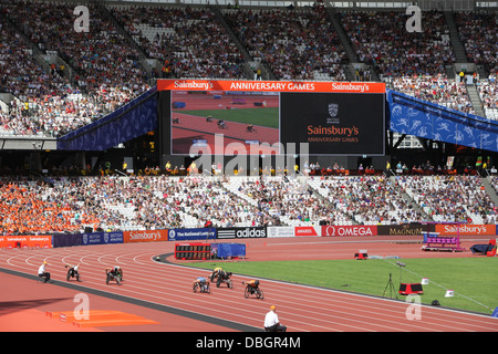 OLYMPIASTADION LONDON STARTFORD WÄHREND DER SAINSBURY GEBURTSTAG SPIELE Stockfoto