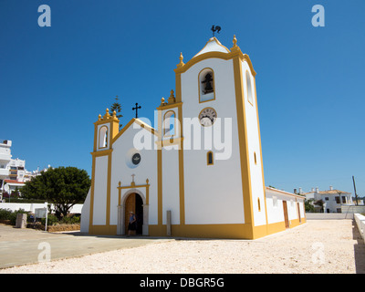 Praia da Luz, ein hübsches Fischerdorf und Feriendorf an der südwestlichen Küste Portugals Algarve. Stockfoto