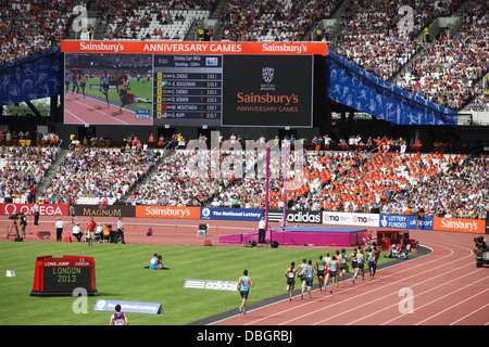 OLYMPIASTADION LONDON STARTFORD WÄHREND DER SAINSBURY GEBURTSTAG SPIELE Stockfoto