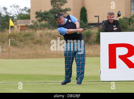 St Andrews, UK. 30. Juli 2013. Catriona Matthew spielt neben Schottlands erster Minister Alex Salmond in der Ricoh Women es British Open in The Old Course St Andrews Fife. Bildnachweis: Derek Allan/Alamy Live-Nachrichten Stockfoto