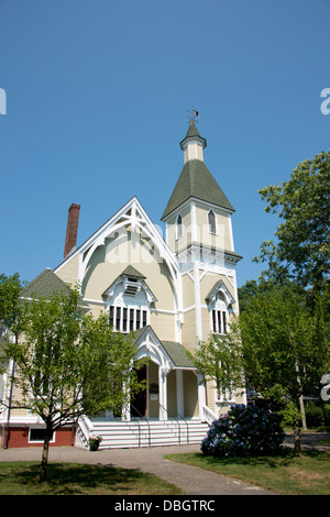 Oak Bluffs Martha's Vineyard, Massachusetts. Historic Methodist Trinity Church-Kirche liegt der Campingplatz auf dem Land. Stockfoto
