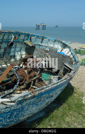 Sizewell, Küste von Suffolk, England Juli 2013. berühmt für seine Atomkraftwerke, neben den kleinen Fischerdorf und Strand. Stockfoto