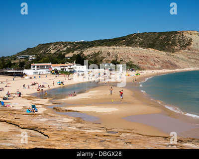 Praia da Luz, ein hübsches Fischerdorf und Feriendorf an der südwestlichen Küste Portugals Algarve. Stockfoto