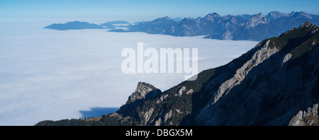 Blick von Osten aus Aggesntein (1987m) entlang Alp Flusstal entlang der Deutsch - Österreich Grenze, Allgäu, Bayern, Deutschland Stockfoto