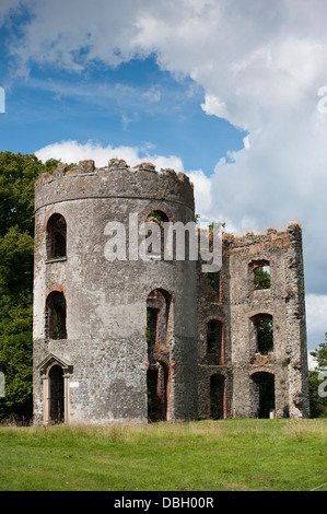 Zerstörten Turm von Shanes Castle am Ufer des Lough Neagh, Antrim, Nordirland. Stockfoto