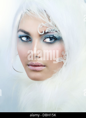 Winter Beauty. High-Key Mode Kunst. Perfektes Make-up Stockfoto