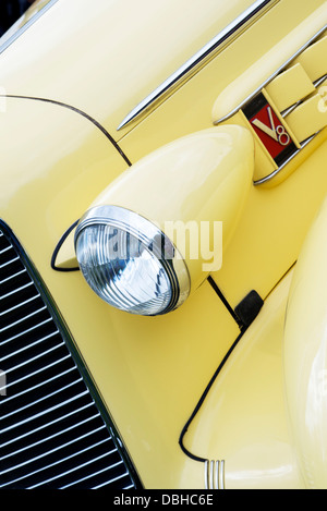 1936 Cadillac V8-front-End-Detail. Amerikanische Oldtimer Stockfoto