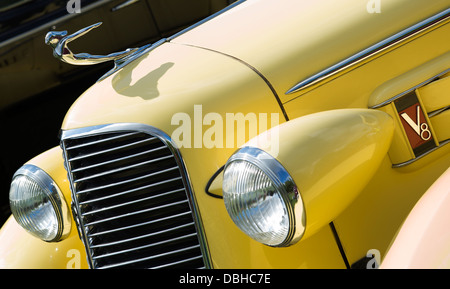 1936 Cadillac V8-front-End-Detail. Amerikanische Oldtimer Stockfoto