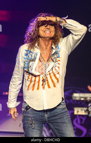 Raleigh, North Carolina. 30. Juli 2013. Classic Rock Künstler Whitesnake führt in North Carolina. Bildnachweis: Andy Martin Jr/Alamy Live-Nachrichten Stockfoto