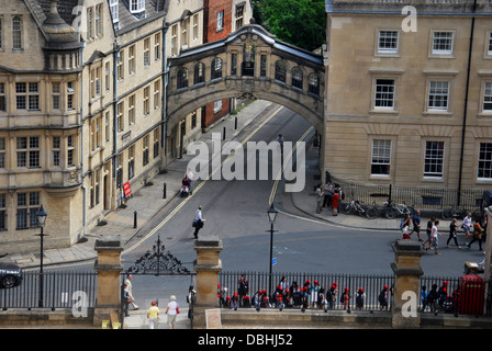 Hertford Brücke, Seufzer-Brücke aus Sheldonian Theatre, Oxford United Kingdom Stockfoto