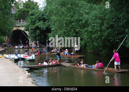 Stechkahn fahren am Fluss Cherwell Oxford Vereinigtes Königreich Stockfoto
