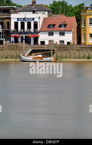 Langzeitbelichtung, Hammersmith Waterfront, blauer Anker, London, Vereinigtes Königreich Stockfoto