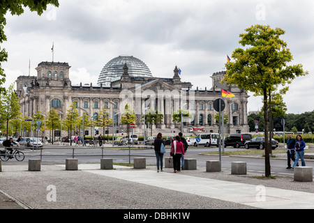 Der Reichstag beherbergt ein Neo-barockes Gebäude mit einer modernen Glaskuppel des Deutschen Bundestages (Bundestag) Stockfoto