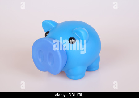 Piggy Bank in blauem Kunststoff Stockfoto