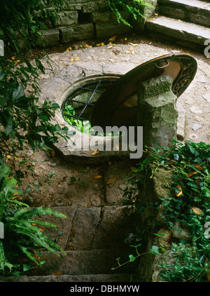 Chalice Well, Glastonbury, Somerset, eine heilende eisenhaltiger Feder mit der Erdgöttin und Legenden des Heiligen Grals verbunden. Stockfoto