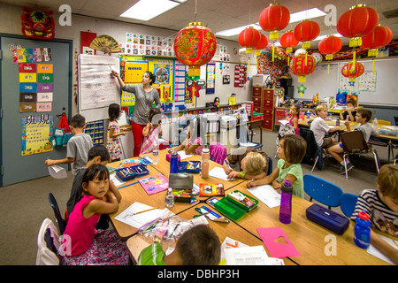 Schüler der ersten Klasse lernen Mandarin-Chinesisch in Laguna Niguel, CA, Grundschule Stockfoto