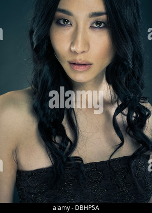 Schöne asiatische Frau in ihren Zwanzigern Stockfoto