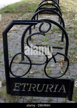 Herzlich Willkommen Sie in Etrurien, ein großartiger Ort, um den Kanal oder den Park, Ihr Fahrrad zu besuchen. Stoke on Trent, Staffordshire, England, GB Stockfoto