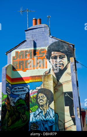 James Brown Grafitti auf der Seitenwand des Gebäudes in North Laine Fläche von Brighton East Sussex England UK Stockfoto