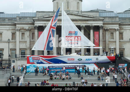 Trafalgar Square London, UK. 31. Juli 2013.     Eine 70ft, die lange Clipper namens "Great Britain", das in der Clipper Runde des World Yacht Rennen ab September St Katherine Docks konkurrieren, erscheint auf dem Trafalgar Square. Bildnachweis: Amer Ghazzal/Alamy Live-Nachrichten Stockfoto