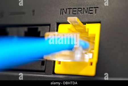 Steckdose für Internet-Anschluss, Makro von Internet und Ethernet-Kabel Stockfoto