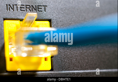 Steckdose für Internet-Anschluss, Makro von Internet und Ethernet-Kabel Stockfoto