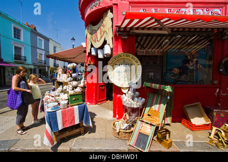 Startseite zu den weltweit größten Antiquitätenmarkt in West London Portobello Road Shops Stockfoto