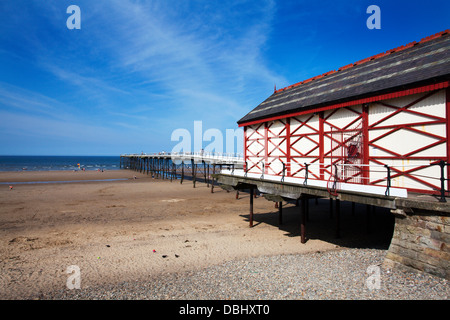 Pier und Strand von Saltburn vom Meer Redcar und Cleveland England Stockfoto