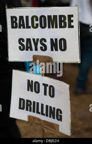 Balcombe, West Sussex, UK. 31. Juli 2013. Protest gegen Cuadrilla Bohren & Fracking vor den Toren des Dorfes Balcombe in West Sussex. Balcombe, West Sussex, UK. Bildnachweis: Martyn Wheatley/Alamy Live News Stockfoto