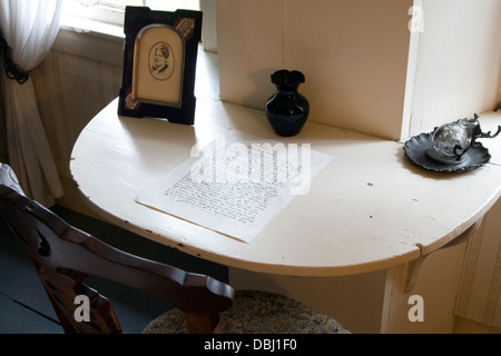 Concord: Orchard House - Louisa May Alcott Schlafzimmer & Schreibtisch, wo sie "Little Women" schrieb. Stockfoto