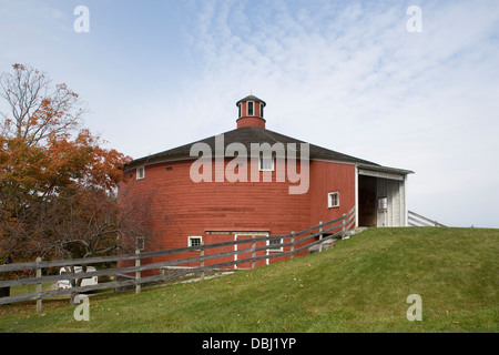 Shelburne: Shelburne Museum - Runde Scheune & McClure Visitor Center Stockfoto