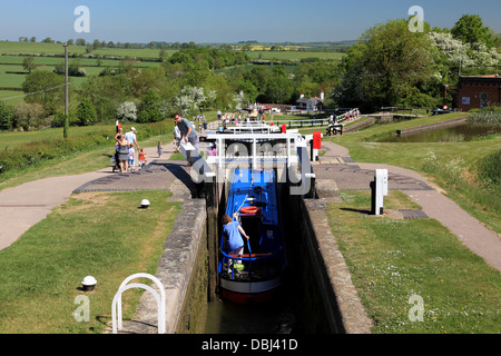 Ein Narrowboat absteigend Foxton sperrt Stockfoto