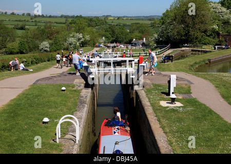 Ein Narrowboat absteigend Foxton sperrt Stockfoto