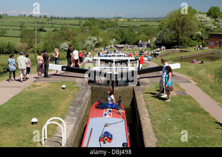 Ein Narrowboat absteigend Foxton sperrt Stockfoto