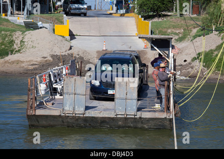 Die Hand zog Autofähre, die der Rio Grande Fluss zwischen den USA und Mexiko durchquert. Stockfoto