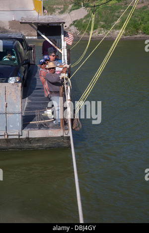 Die Hand zog Autofähre, die der Rio Grande Fluss zwischen den USA und Mexiko durchquert. Stockfoto