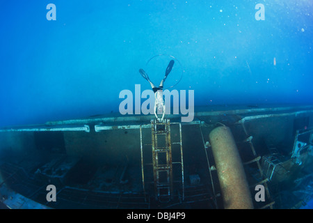 Weht Blase-Ringe beim Tauchen Kittiwake Schiffbruch off Grand Cayman Island. Stockfoto