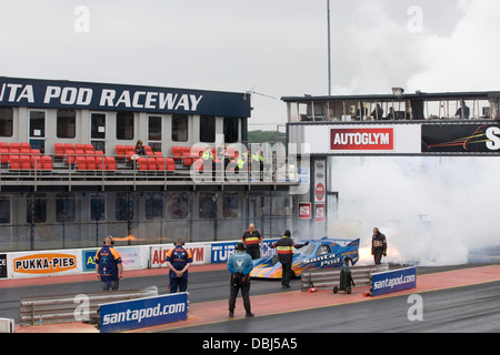 Lustiges Auto Jet pilot Martin Hill braucht, um die Spur mit dem Feuer zwingen 3 Santa Pod Raceway Stockfoto