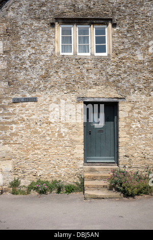 Traditionelles Steinhaus im Dorf Lacock Stockfoto