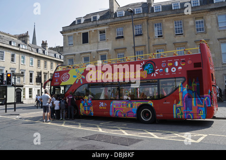 Open Top-Stadt Sightseeing Tourbus in Bath, England Stockfoto