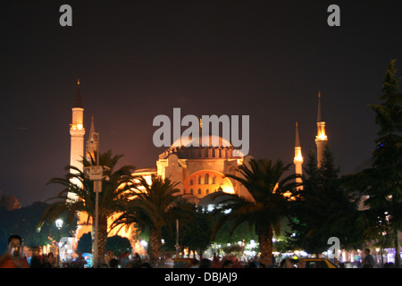 Hagia Sophia Museum als ein Weltwunder in der Nacht in Istanbul, Türkei Stockfoto