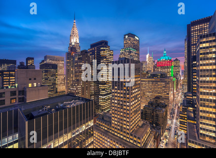 Skyline von New York hervorgehoben durch das Chrysler Building Stockfoto