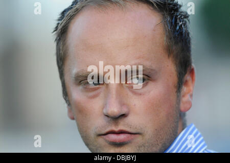 31. Juli 2013 - Rochester, NY, Vereinigte Staaten von Amerika - 31. Juli 2013: Washington Geist Trainer Mark Parsons schaut zu, wie der Western New York Flash Washington Geist bei Sahlen Stadion in Rochester, NY mit 0: 3 besiegte. Stockfoto