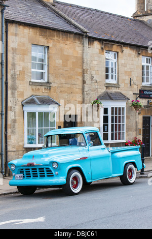 Hell blau American Chrysler Dodge C Series Pickup, Cotswolds, Gloucestershire, England, UK Stockfoto