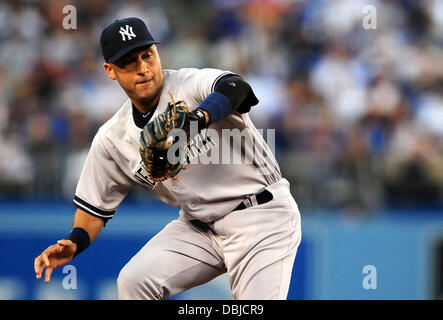 Los Angeles, Kalifornien, USA. 31. Juli 2013. New York Yankees Shortstop Derek Jeter #2 während der Major League Baseball Spiel zwischen den Los Angeles Dodgers und die New York Yankees an Dodger Stadium.Louis Lopez/CSM/Alamy Live News Stockfoto