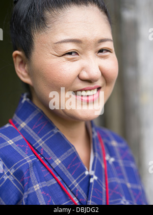 Lächelnd Japanerin Ryukyu Mura Okinawa Japan. Okinawa-Frauen haben die längste Lebenserwartung in der Welt. Stockfoto